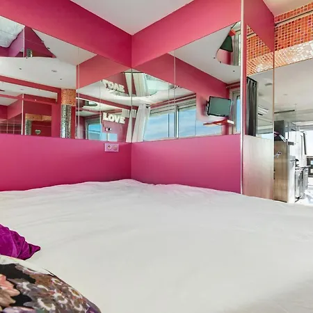 Apartment Senses At Sea